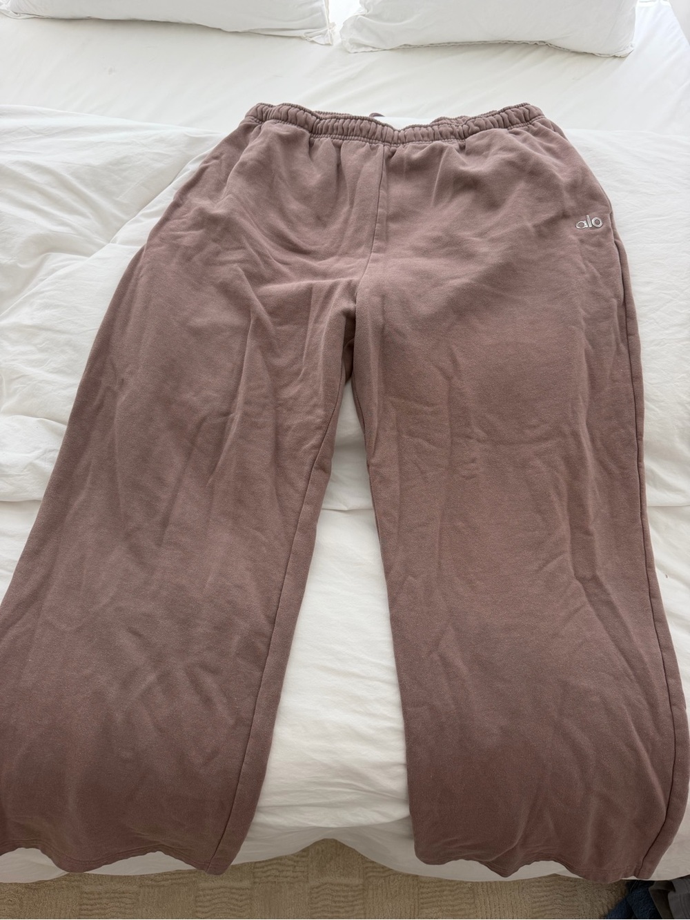 ALO Accolade Straight Leg Sweatpants